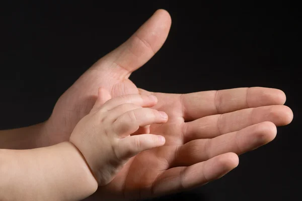 Pánské a dětské ruky — Stock fotografie