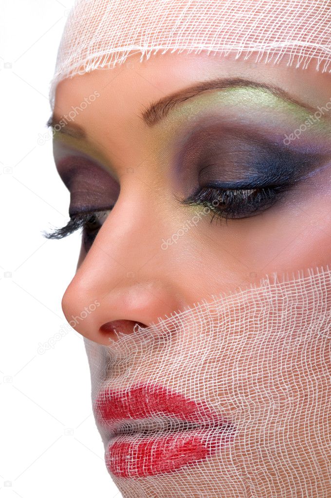 Face makeup veiled with gauze