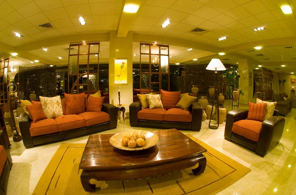 Hotel de binnenkant met sofa 's — Stockfoto