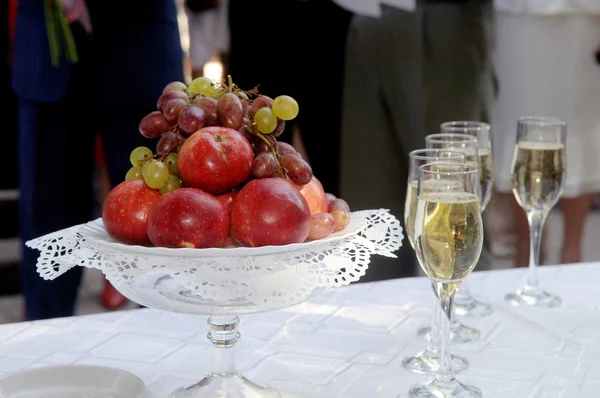 リンゴと花瓶 — ストック写真
