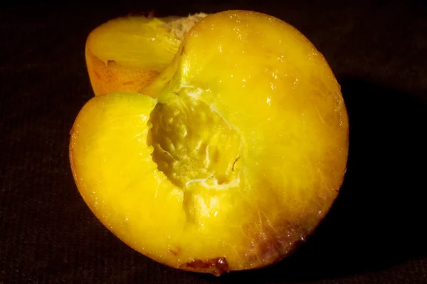 Slice of peach — Stock Photo, Image