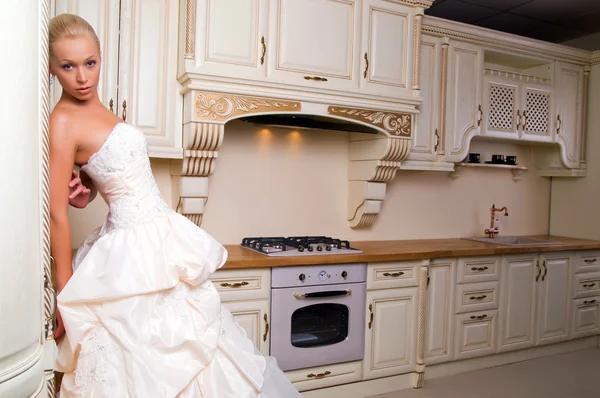 Beautiful Bride Stands Kitchen Laughs — Stock Photo, Image