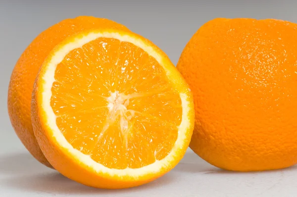 Sappige Sinaasappel Grijze Achtergrond — Stockfoto