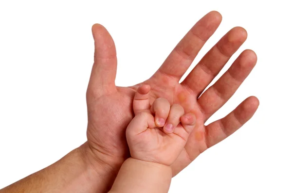 一个男人和一个年轻的孩子的手 — 图库照片