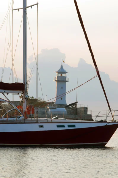 Спортивная Яхта Заливе Маяк Навигации — стоковое фото