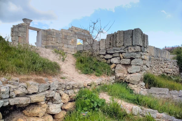 Руїни Старовинної Фортеці Схилі Пагорба — стокове фото