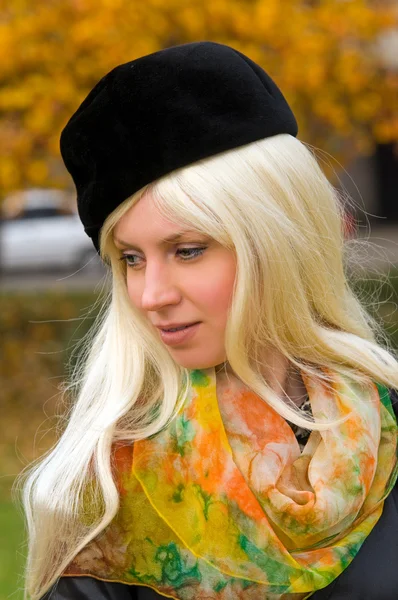 Attractive Young Woman Beautiful Headdress — Stock Photo, Image