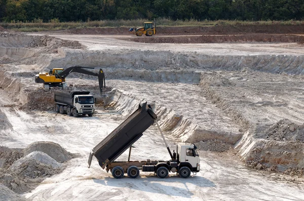 Loading Machine Produces Crushed Stone Career — Stock Photo, Image
