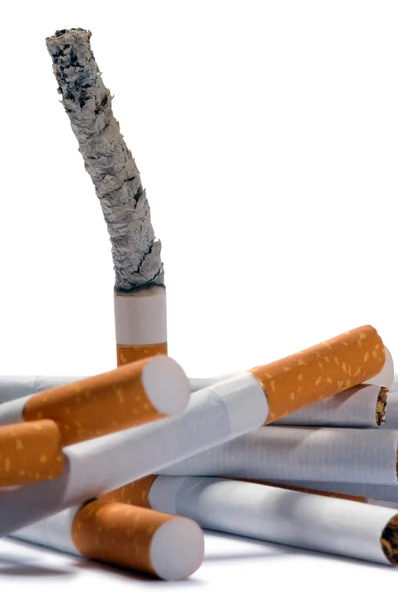 Några Cigaretter Liggande Vit Bakgrund — Stockfoto