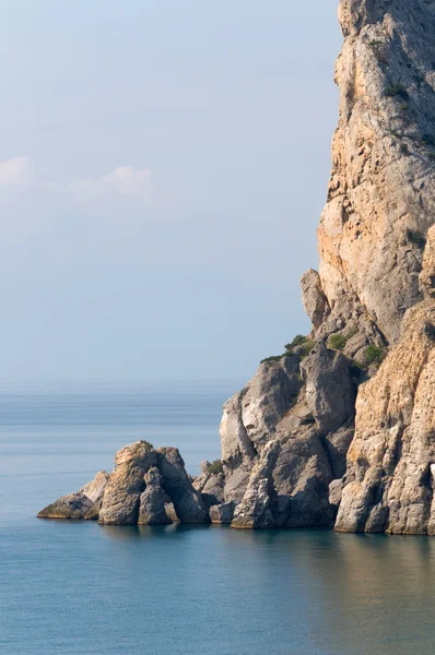 岩と海 クリミア ウクライナを風景します — ストック写真