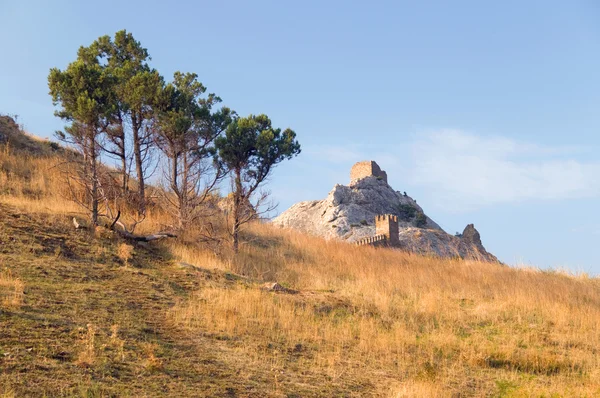 Руины Генуэзской крепости в Судаке, Крым — стоковое фото