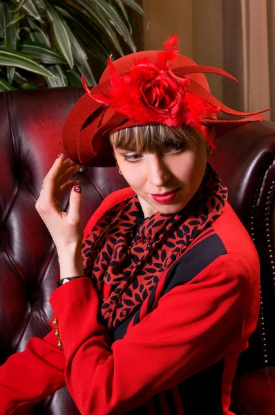 Mujer Rubia Joven Sombrero Elegante —  Fotos de Stock