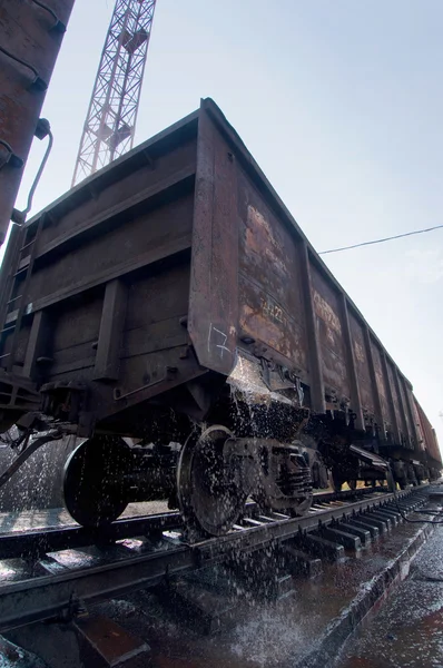 Tren Transporte Coches Sobre Los Rieles Del Ferrocarril — Foto de Stock