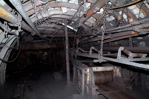 Bilda en tunnel i en underjordisk gruva — Stockfoto