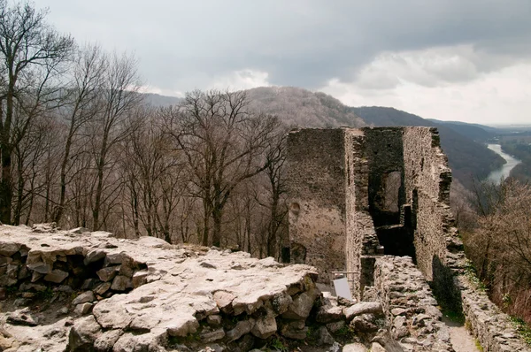Ruinas de un antiguo castillo — Foto de Stock