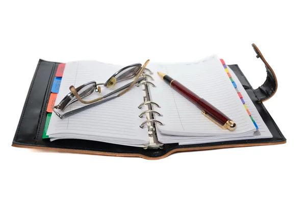 Planificateur, stylo et lunettes — Photo