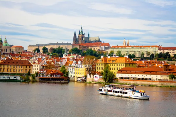 Θέα από τη Γέφυρα του Καρόλου στην Πράγα. Εικόνα Αρχείου