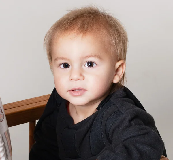 Portret van een prachtige kleine jongen — Stockfoto