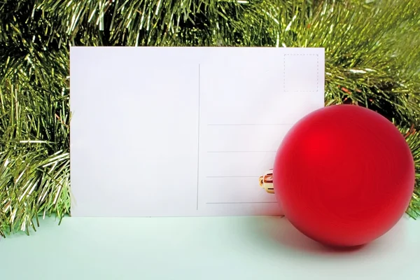 Pohlednice s novoroční míč a fir strom — Stock fotografie