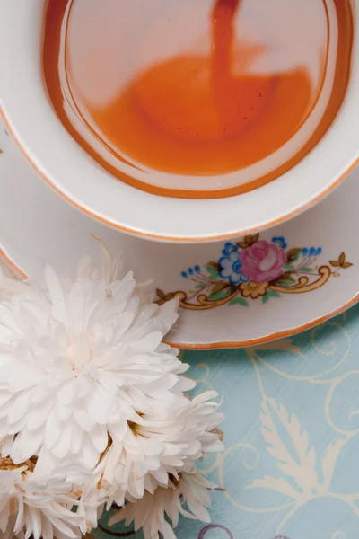 Xícara de chá com flor — Fotografia de Stock