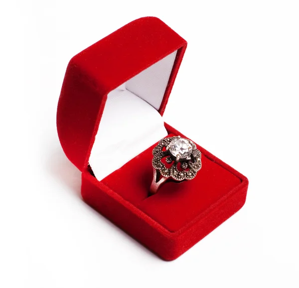 Серебряное кольцо с блестящим — стоковое фото