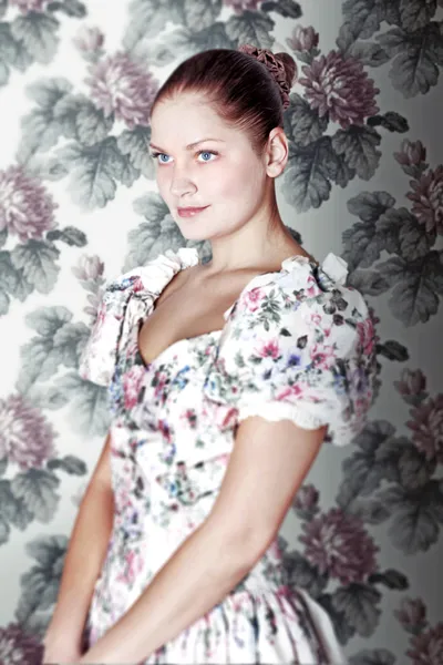 Giovane donna in abito in stile vittoriano — Foto Stock