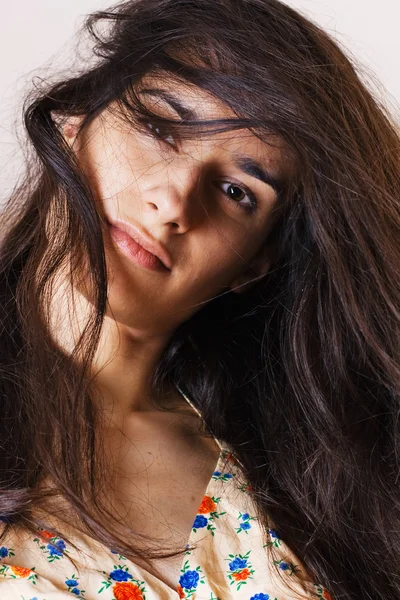 Skönhet kvinna med brunt hår — Stockfoto