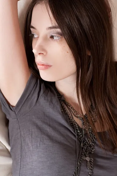 Beauty young brunette — Stock Photo, Image