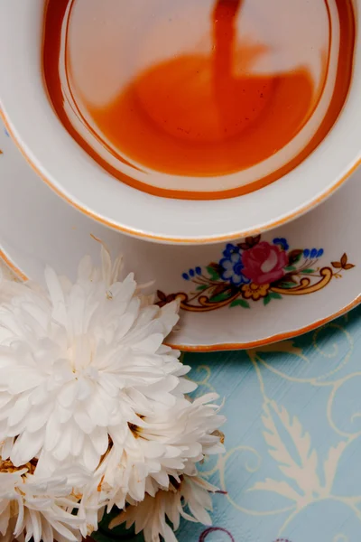 Taza de té con flor — Foto de Stock