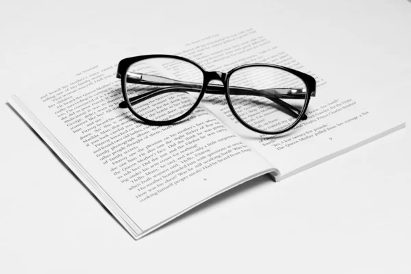 Óculos Moda Livro Aberto — Fotografia de Stock