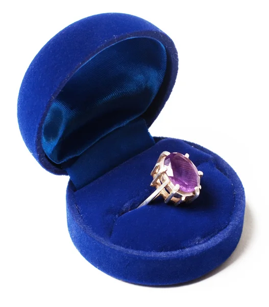 Vintage Ring Blauer Box Isoliert Auf Weißem Hintergrund — Stockfoto