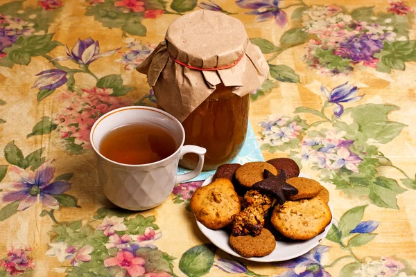 Čaj s medem a soubory cookie — Stock fotografie