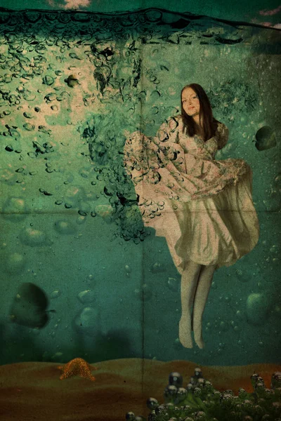 Beleza jovem mulher em vestido debaixo de água, vintage , — Fotografia de Stock