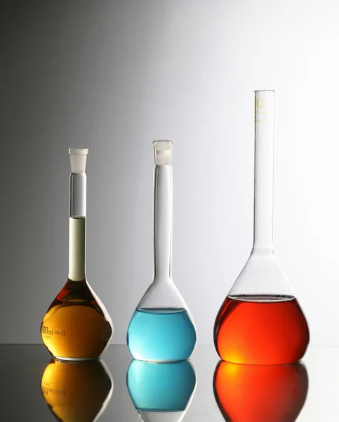 Химические бутылки — стоковое фото