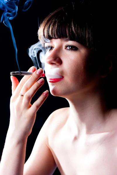 A girl with a cigarette — Stock Photo, Image