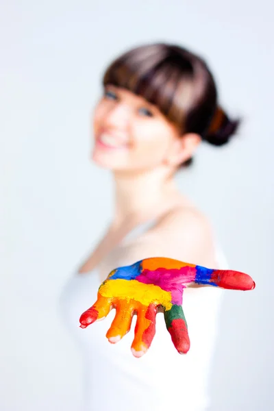 Renkli elleri olan bir kız — Stok fotoğraf