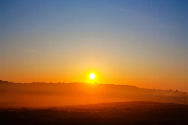 Dawn, kırsal manzara — Stok fotoğraf