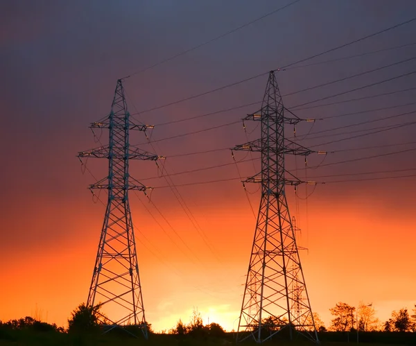 Linha eléctrica ao pôr-do-sol Fotografia De Stock