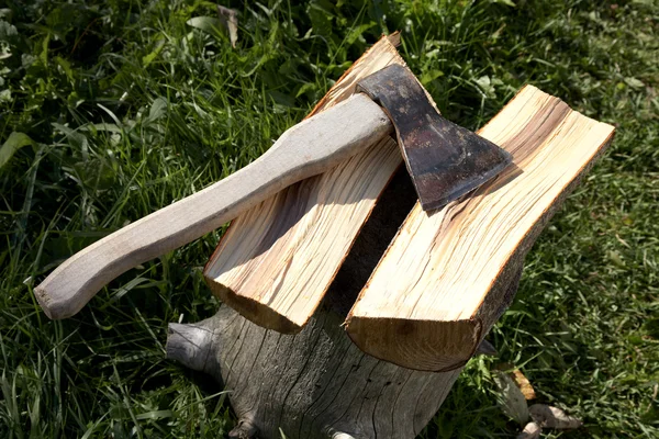 Axe with pack for cabin — Stock Photo, Image