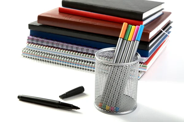 Destek ve kitap yazma yığını Keçeli Kalemler — Stok fotoğraf