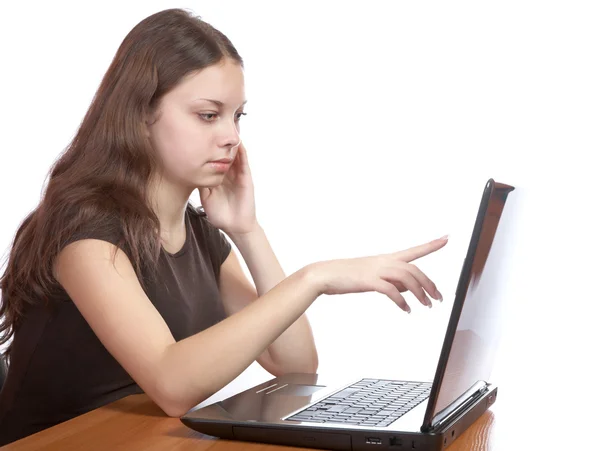 在笔记本电脑屏幕上的女孩点手指 — 图库照片
