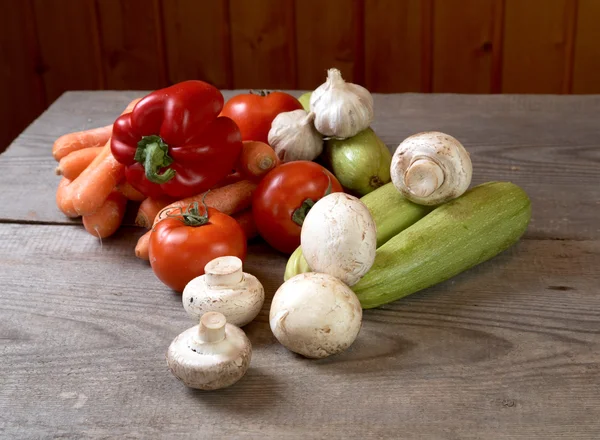 Champignons Légumes Sur Une Table Planches Non Rabotées — Photo