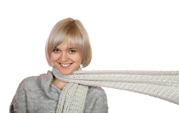 Chica Sonriente Con Una Bufanda Larga Sobre Fondo Blanco — Foto de Stock