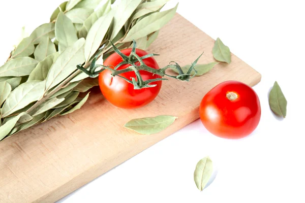 Tomaten und Lorbeerblatt — Stockfoto