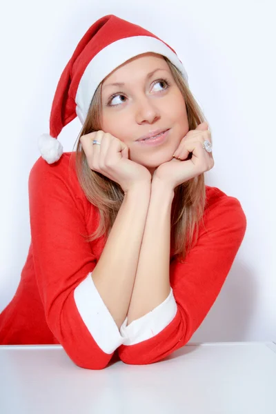 Mädchen mit Weihnachtsmann roten Hut — Stockfoto
