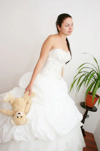 Gyönyörű Fiatal Menyasszony Hosszú Barna Haja — Stock Fotó