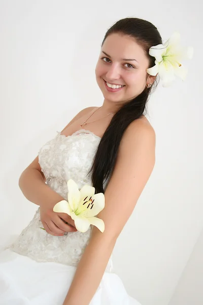 Красивая Молодая Невеста Длинными Каштановыми Волосами — стоковое фото