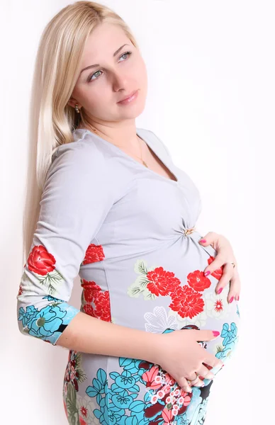 Schwangere blonde Frau — Stockfoto