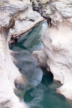 bir nehir bir kanyon