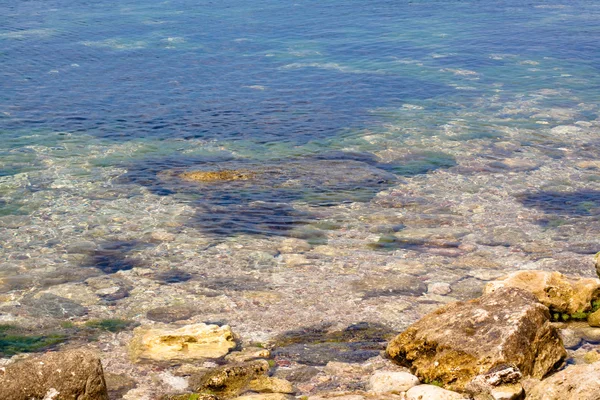 Kameny v moři — Stock fotografie